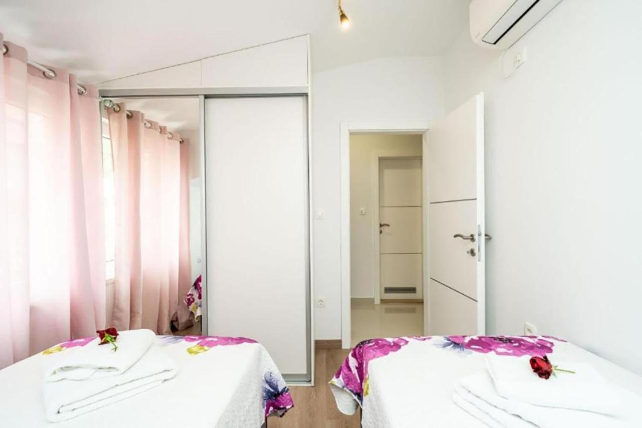 Apartment Matej Mokošica Extérieur photo